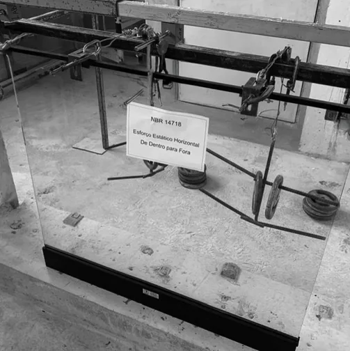 Esfuerzo estático horizontal de dentro hacia fuera